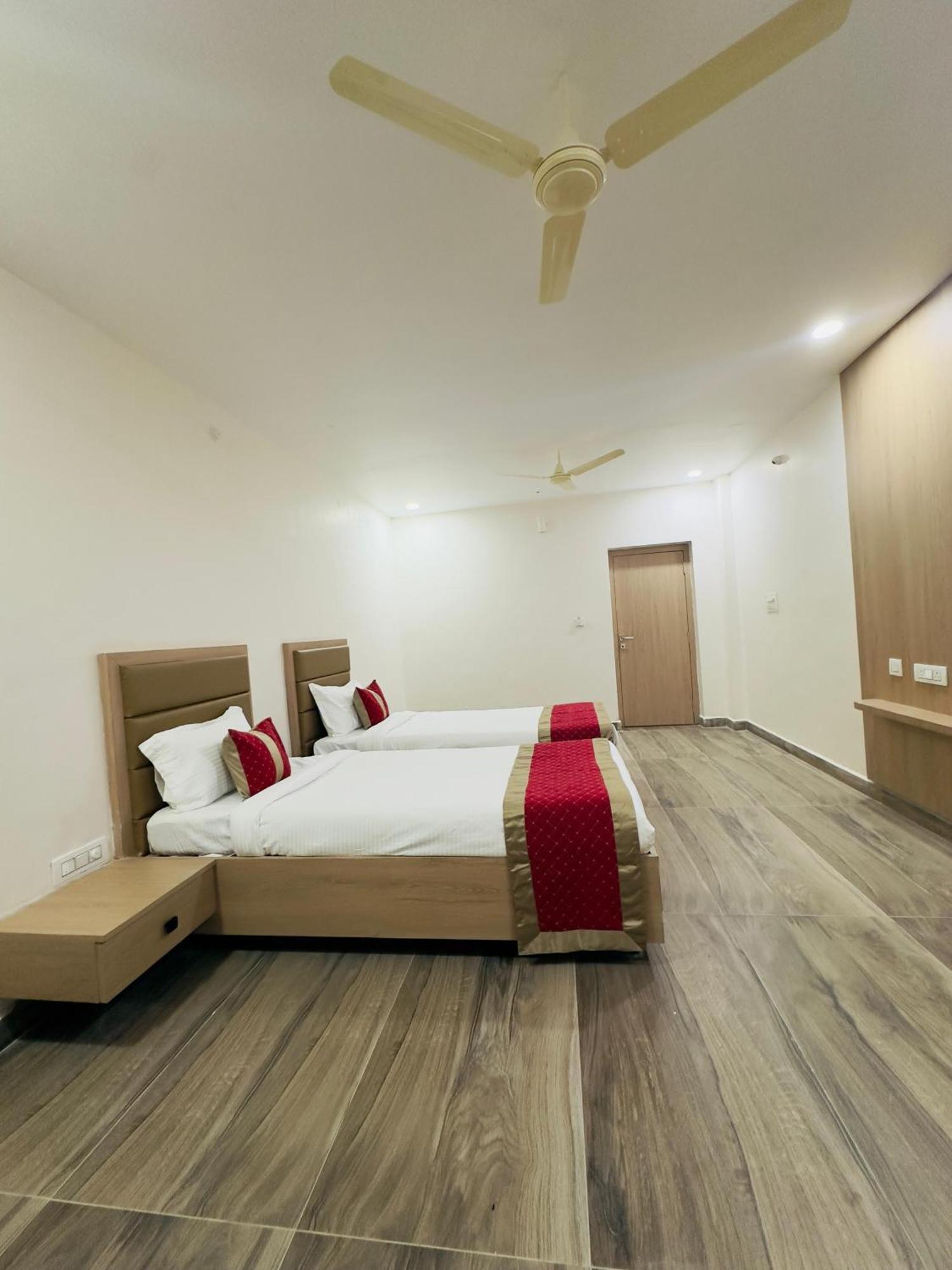 Hotel Raga Karīmnagar 部屋 写真