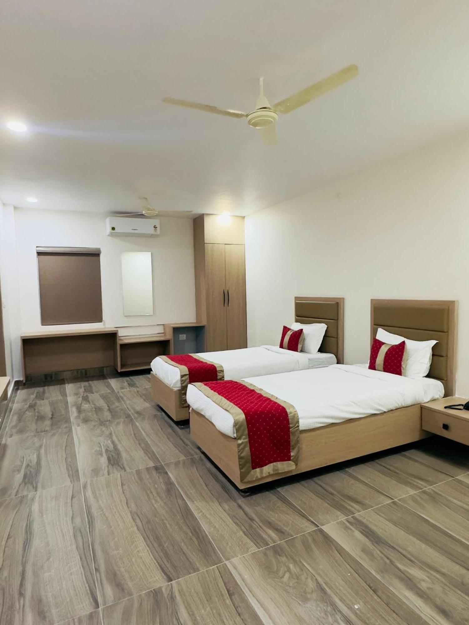 Hotel Raga Karīmnagar 部屋 写真
