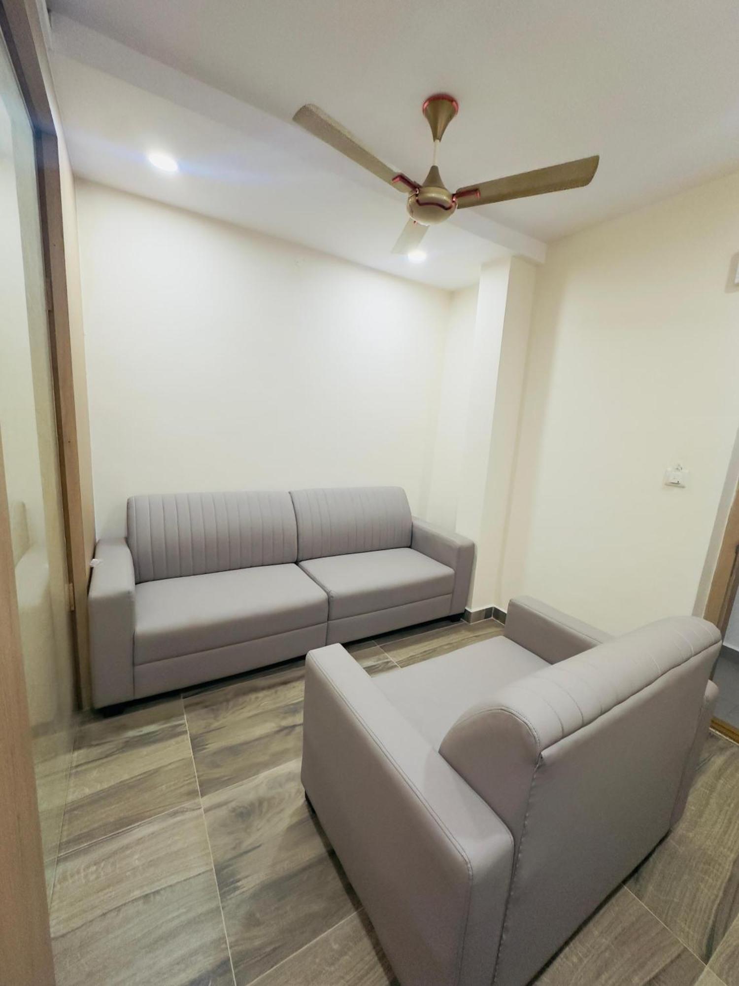 Hotel Raga Karīmnagar エクステリア 写真